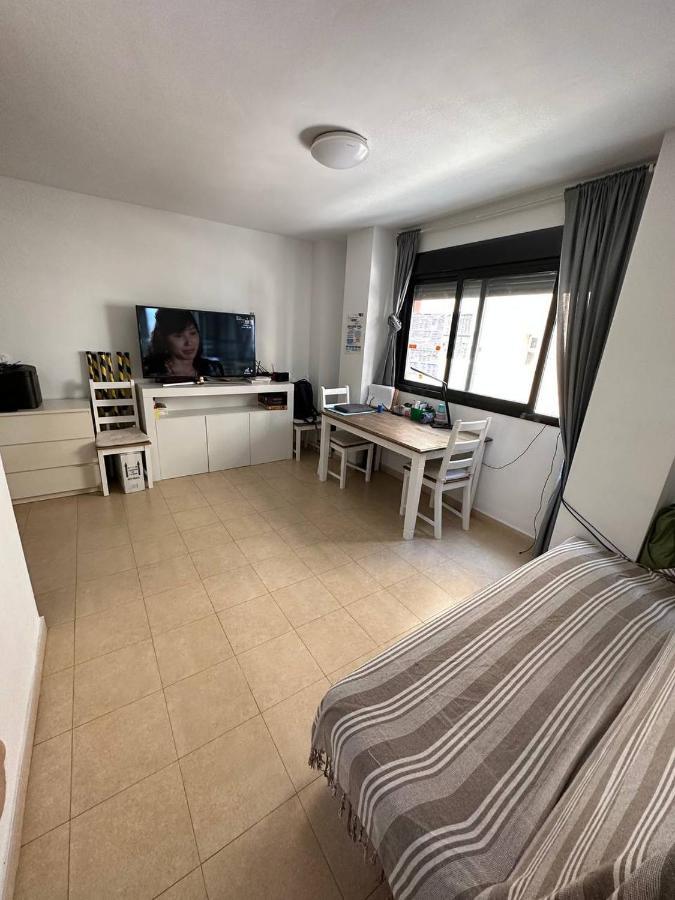 Apartment A / A 4Pax Near The Beach Малага Екстериор снимка