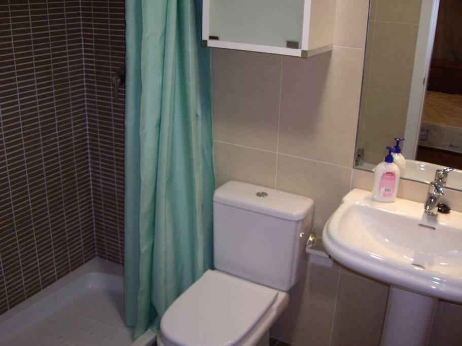 Apartment A / A 4Pax Near The Beach Малага Екстериор снимка