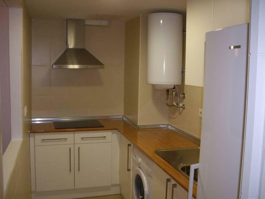 Apartment A / A 4Pax Near The Beach Малага Екстериор снимка